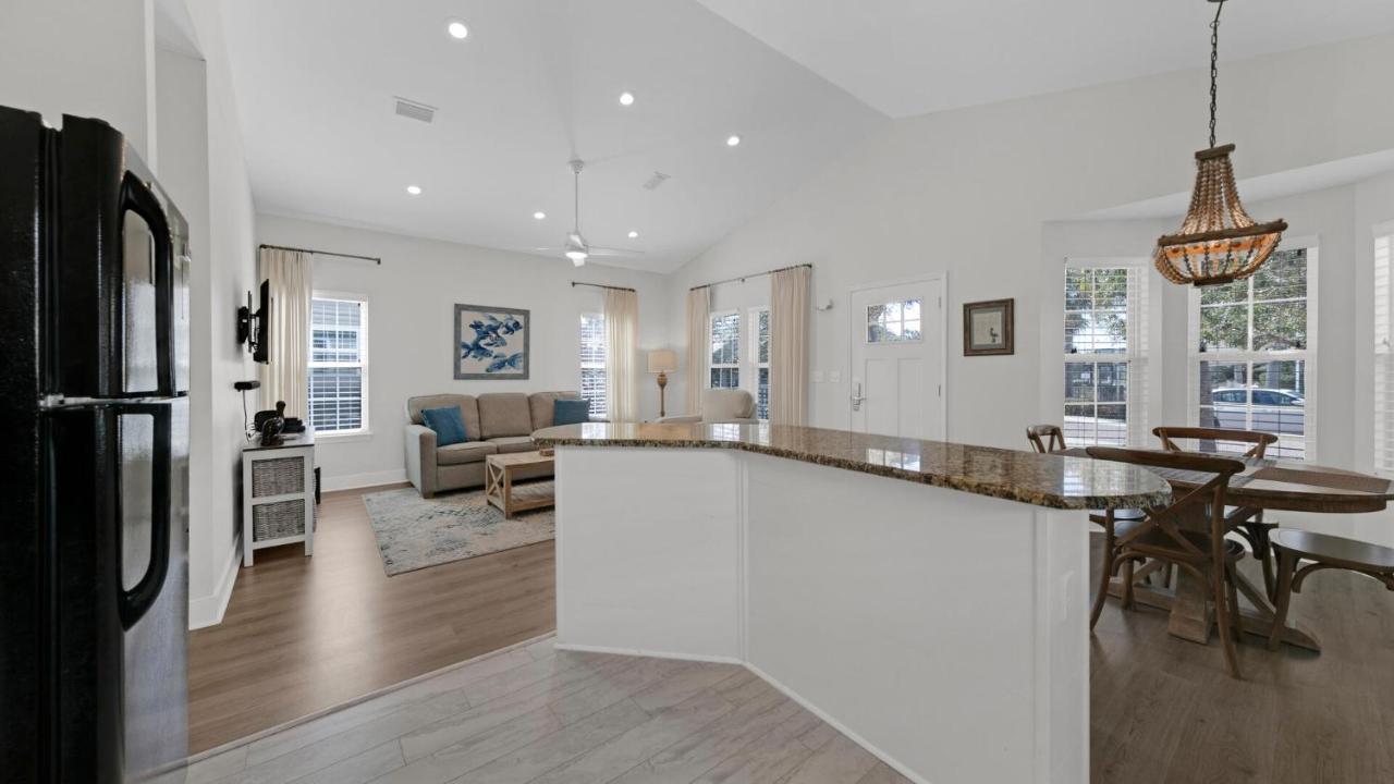 Pelican House - Newly Remodeled, Professionally Decorated, Only About 1 Mile To Seaside! サンタ・ローザ・ビーチ エクステリア 写真